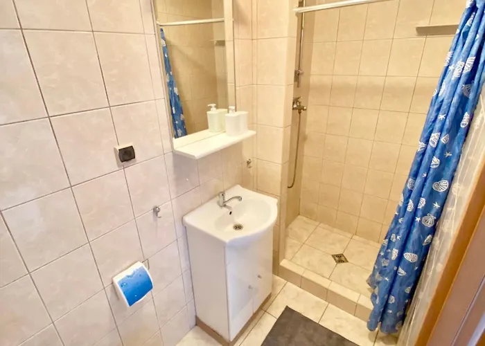 #2 Seaside With Bathroom By Swell *